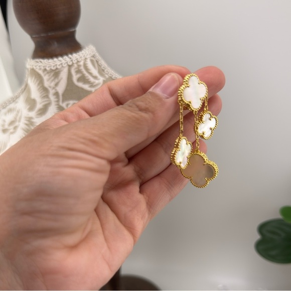 Lucky Alhambra 4-Motif Drop Earrings – Mother of Pearl with Logo - Picture 10 of 13